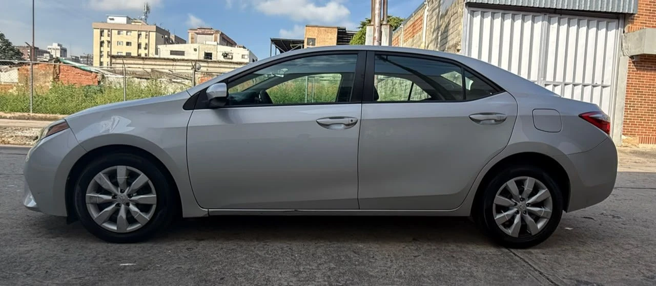2015 Toyota Corolla Sedan — foto 9