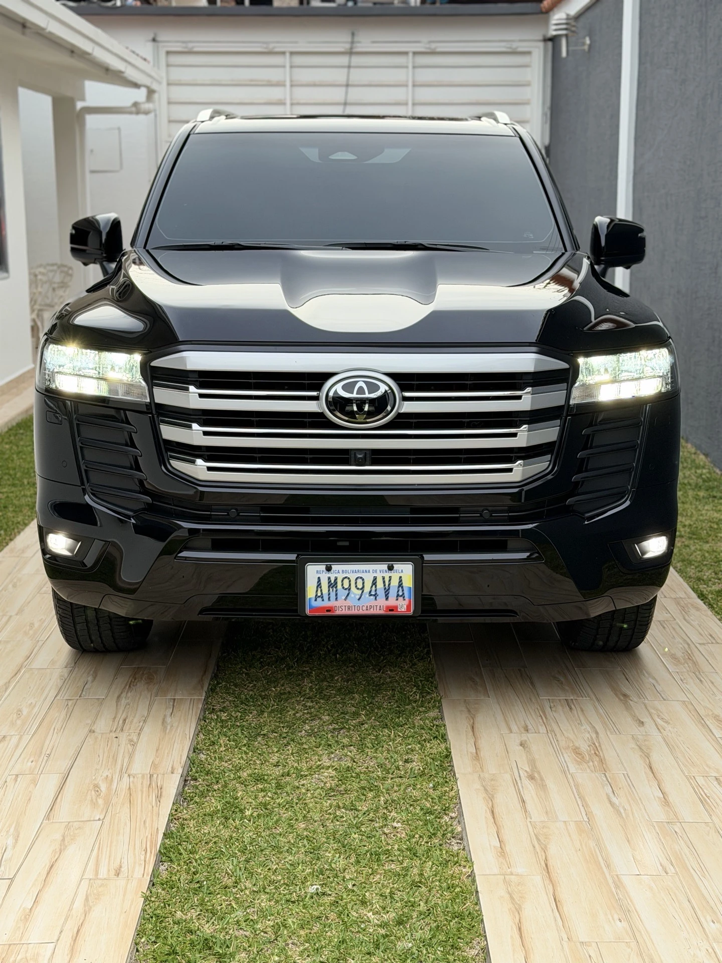 2025 Toyota Land Cruiser LC300 — foto 2