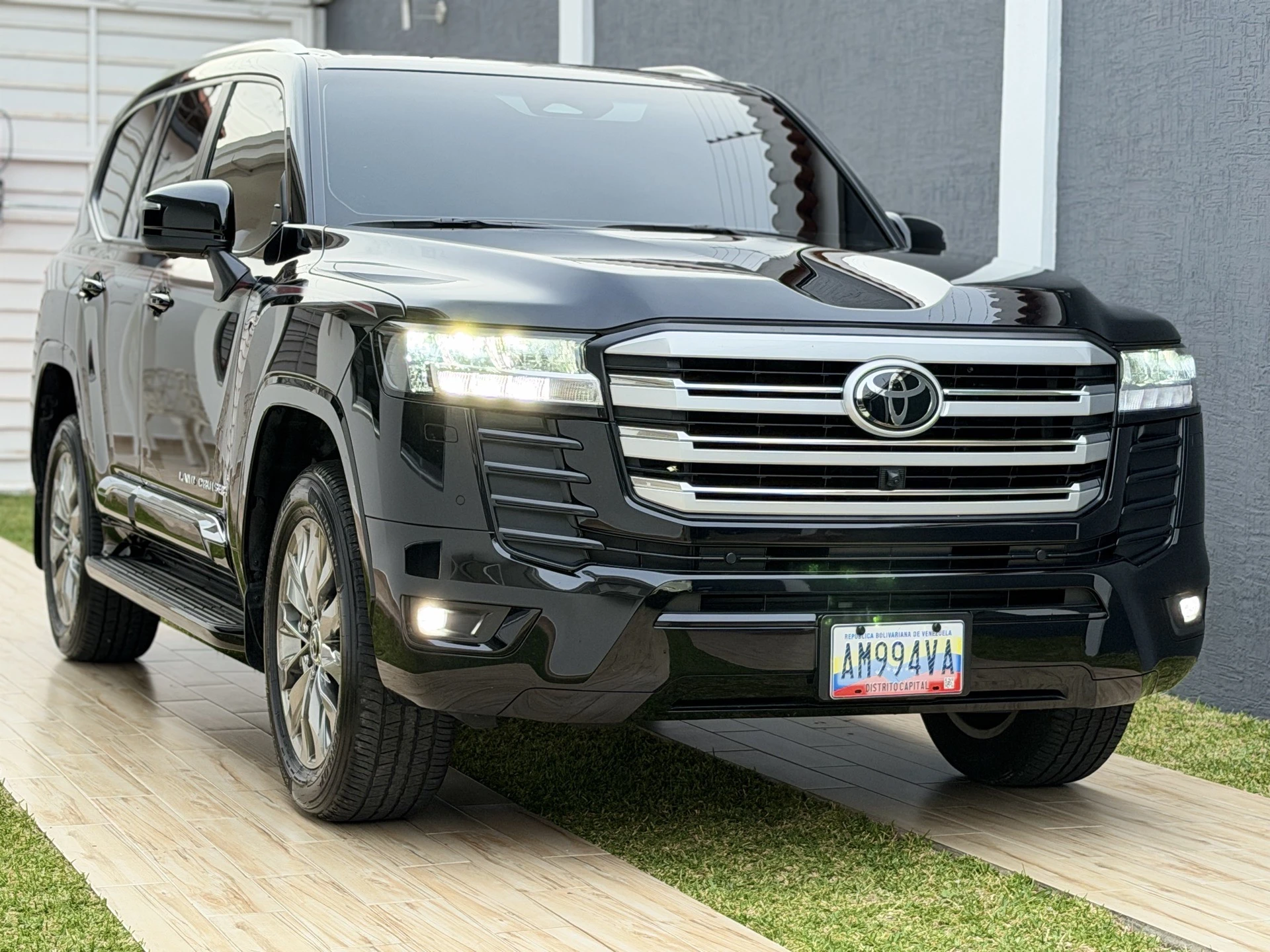2025 Toyota Land Cruiser LC300 — foto 4