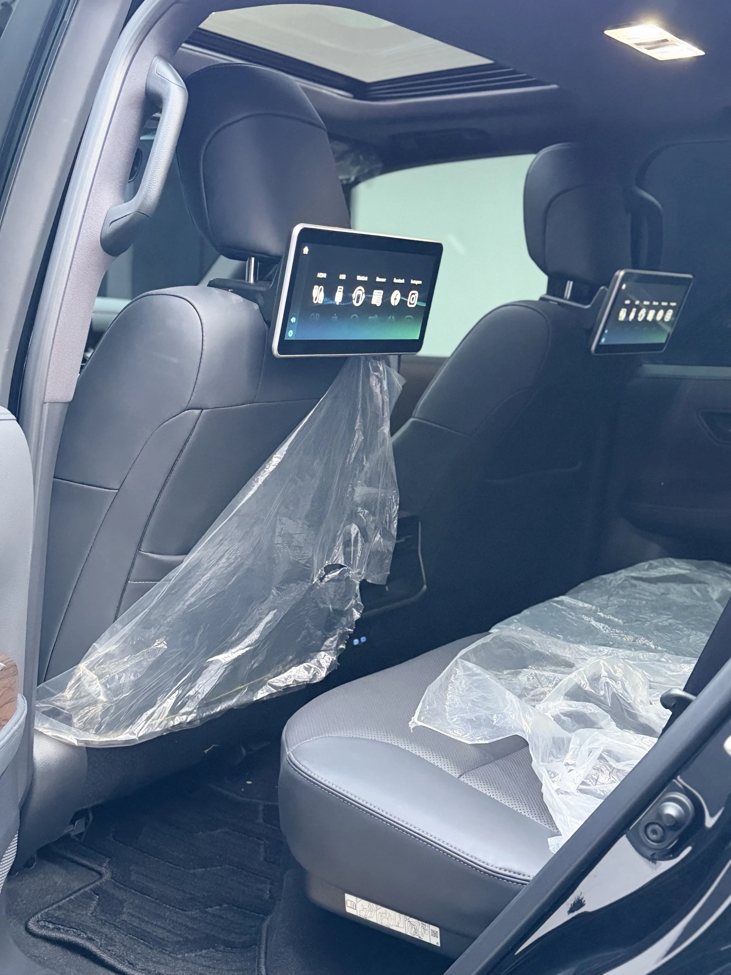 2025 Toyota Land Cruiser LC300 — foto 8