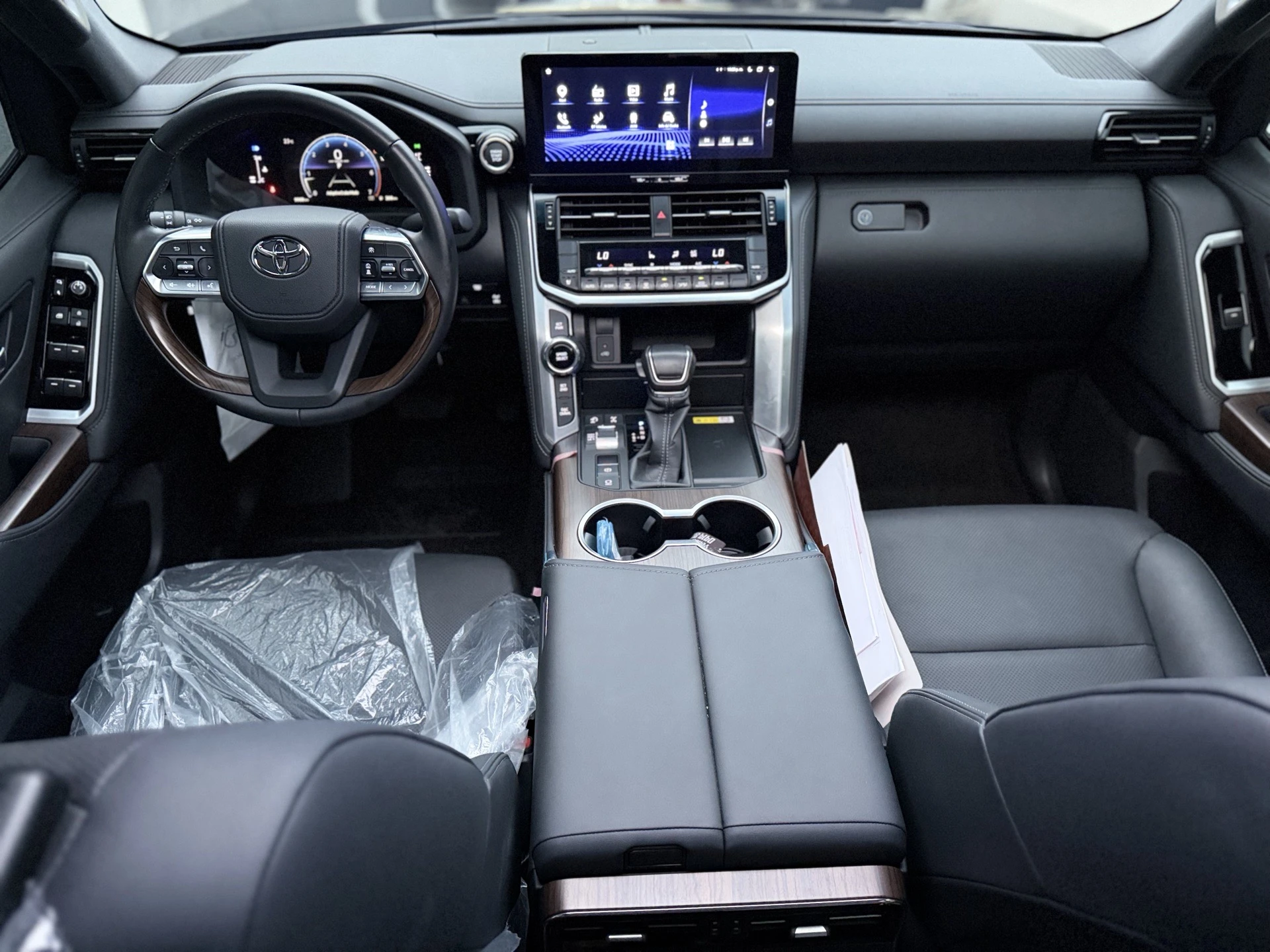 2025 Toyota Land Cruiser LC300 — foto 10