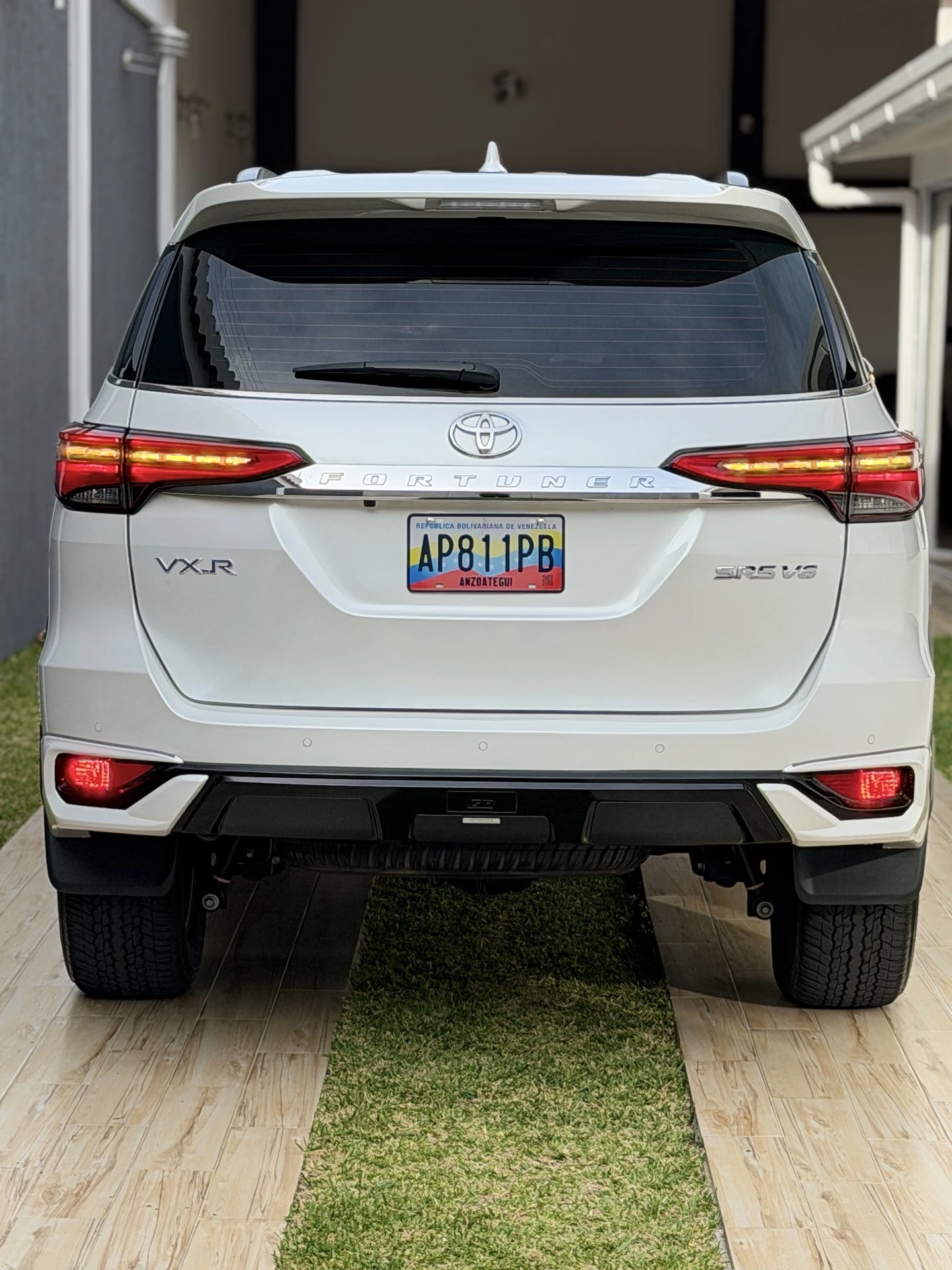 2025 Toyota Fortuner VXR — foto 4