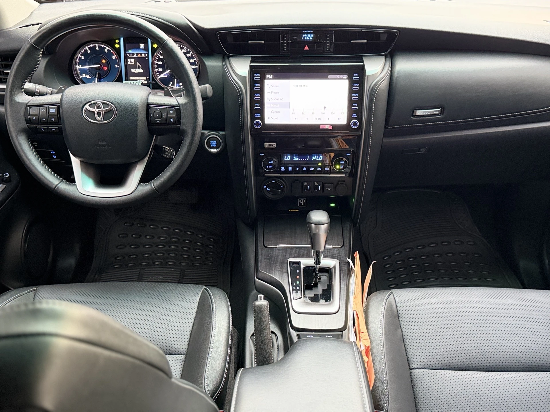 2025 Toyota Fortuner VXR — foto 11