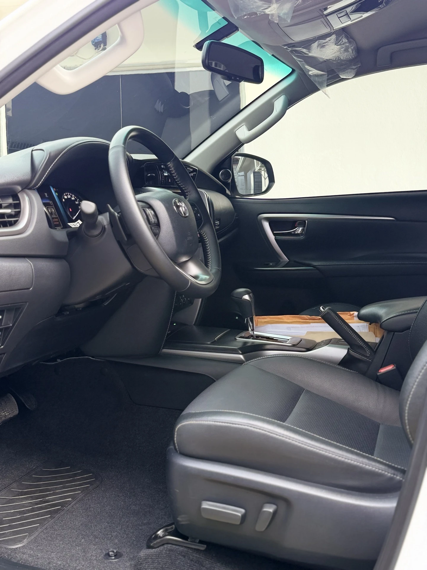 2025 Toyota Fortuner VXR — foto 10