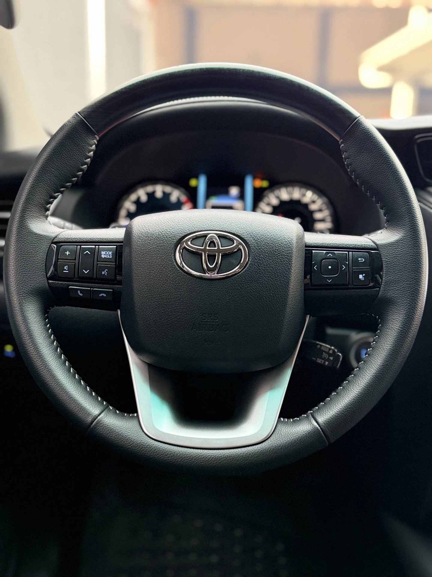 2025 Toyota Fortuner VXR — foto 13