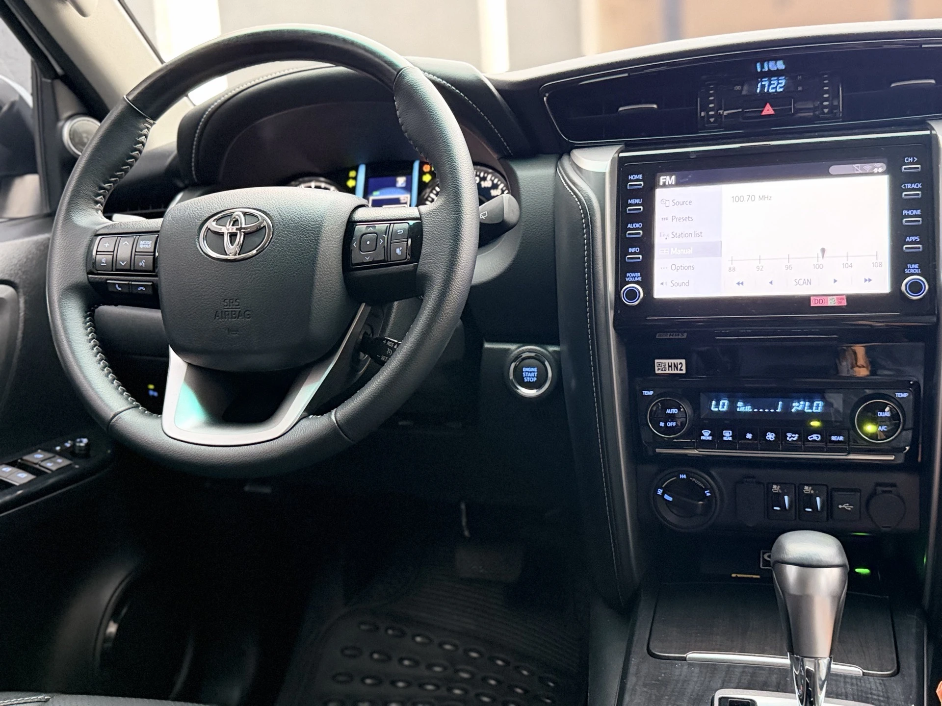 2025 Toyota Fortuner VXR — foto 12