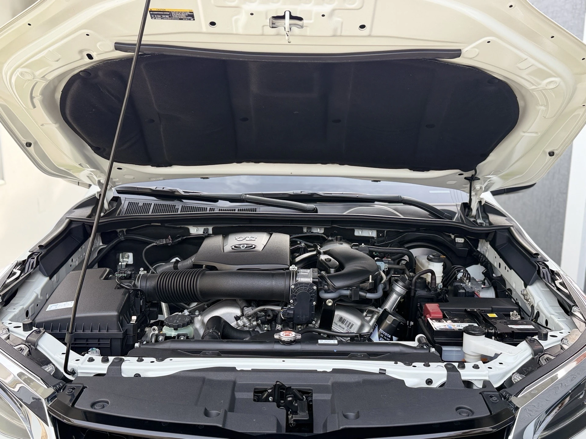 2025 Toyota Fortuner VXR — foto 14