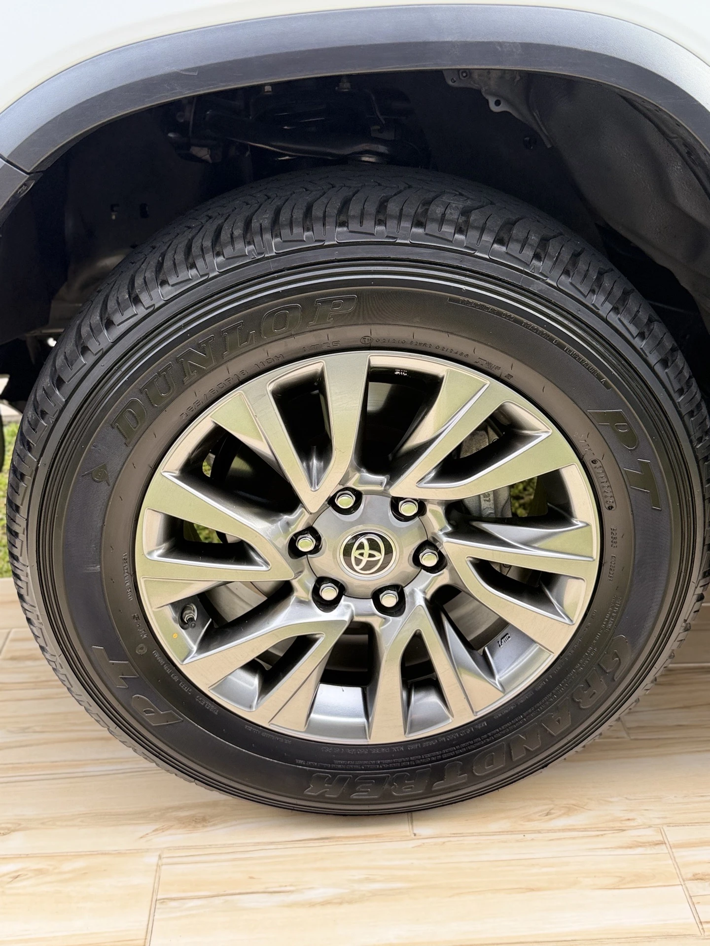 2025 Toyota Fortuner VXR — foto 17