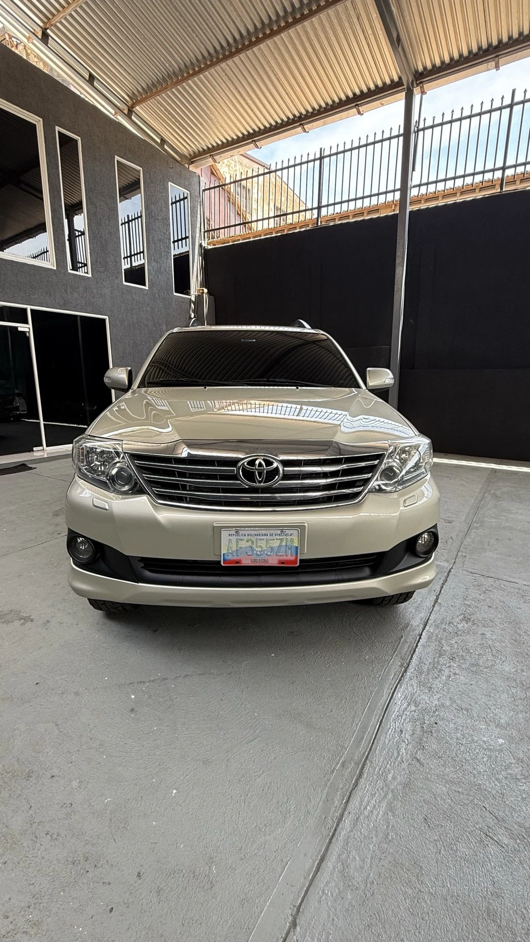 2015 Toyota Fortuner SR — foto 2
