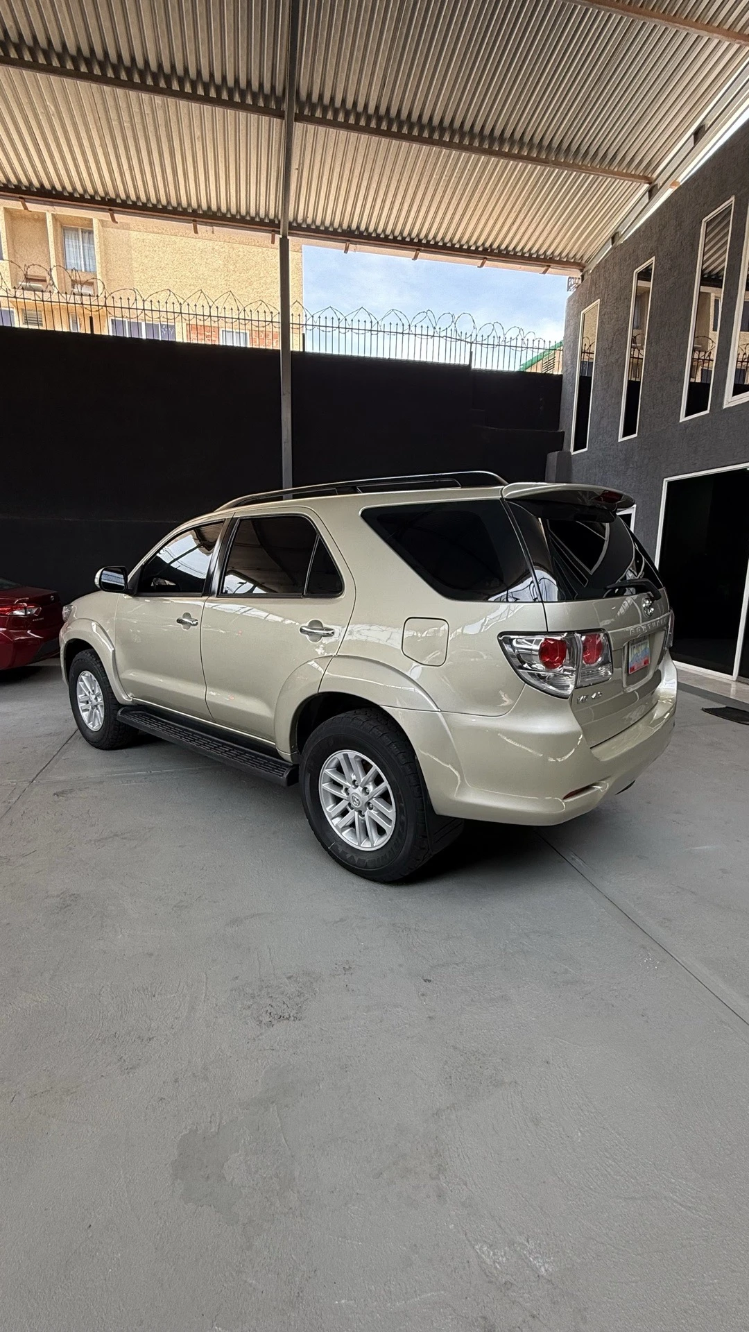 2015 Toyota Fortuner SR — foto 6