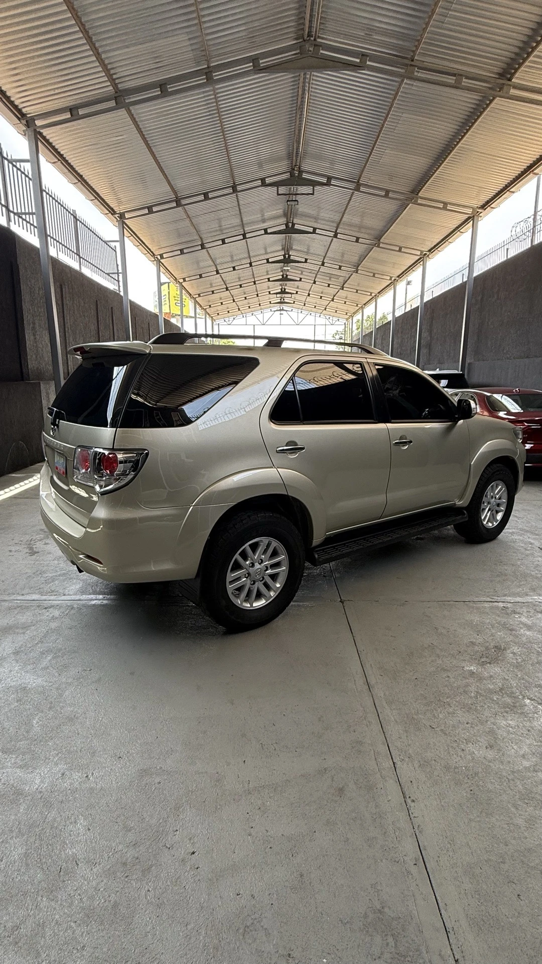 2015 Toyota Fortuner SR — foto 4