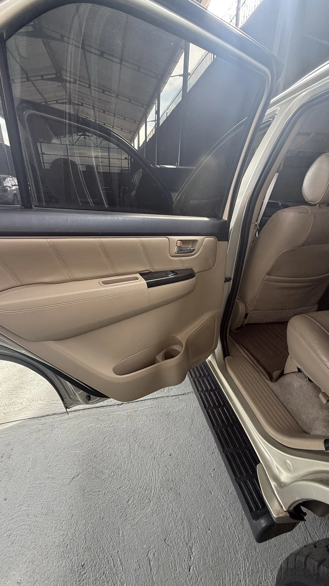 2015 Toyota Fortuner SR — foto 10