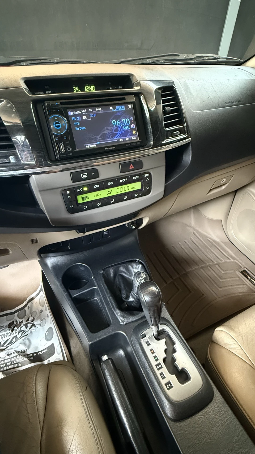 2015 Toyota Fortuner SR — foto 12