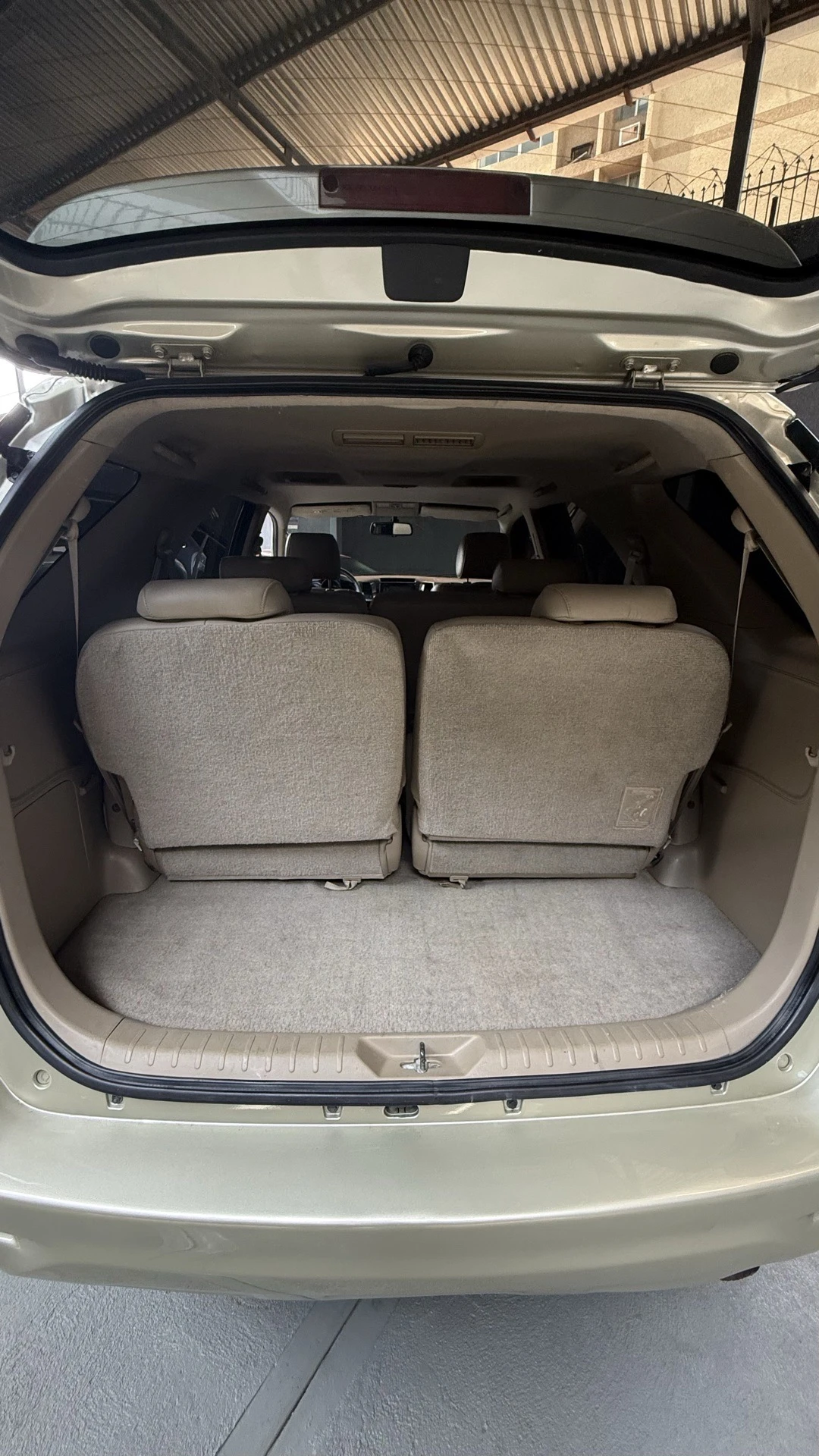 2015 Toyota Fortuner SR — foto 13