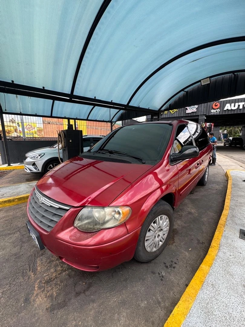 2006 Chrysler Town and Country LX