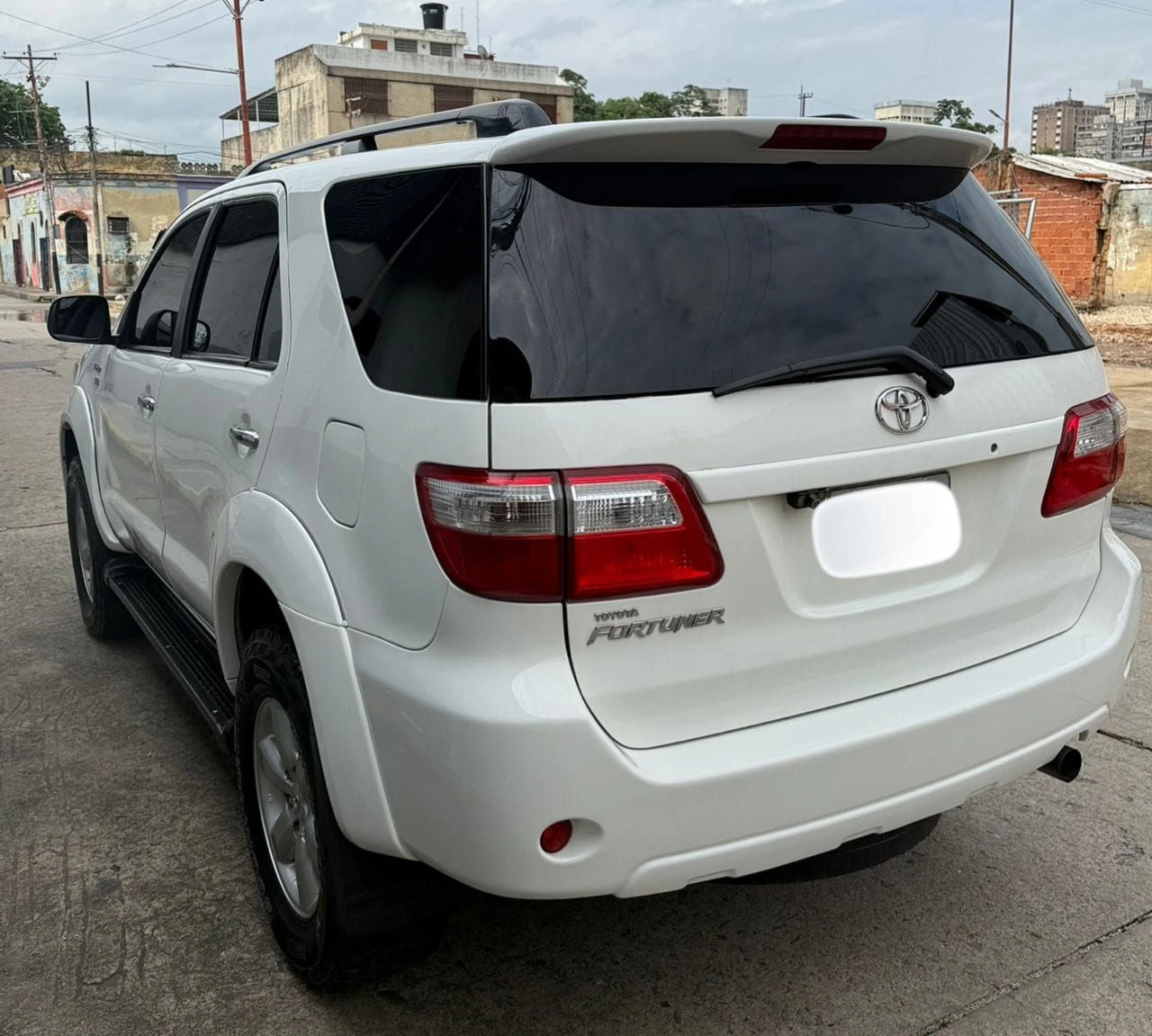 2011 Toyota Fortuner Sport — foto 3