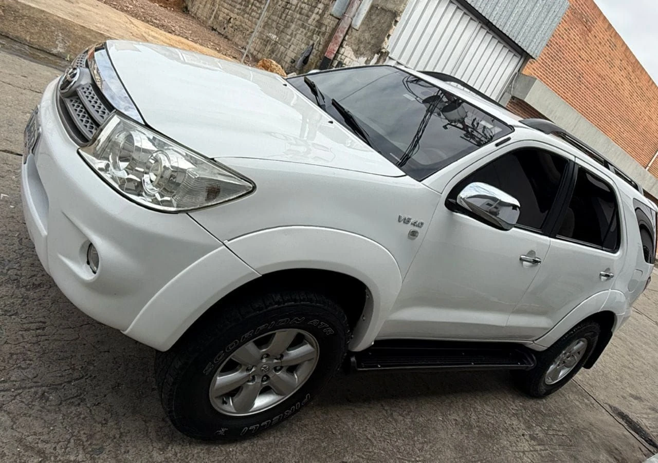 2011 Toyota Fortuner Sport — foto 2