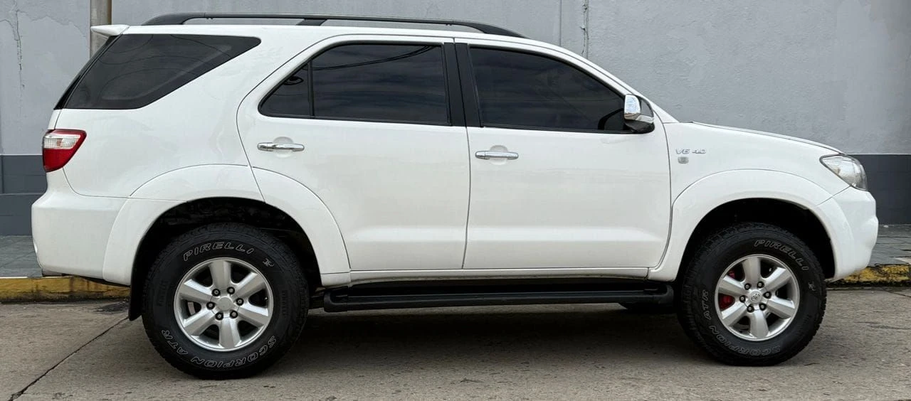 2011 Toyota Fortuner Sport — foto 5