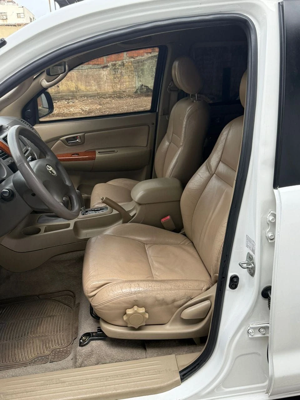 2011 Toyota Fortuner Sport — foto 11