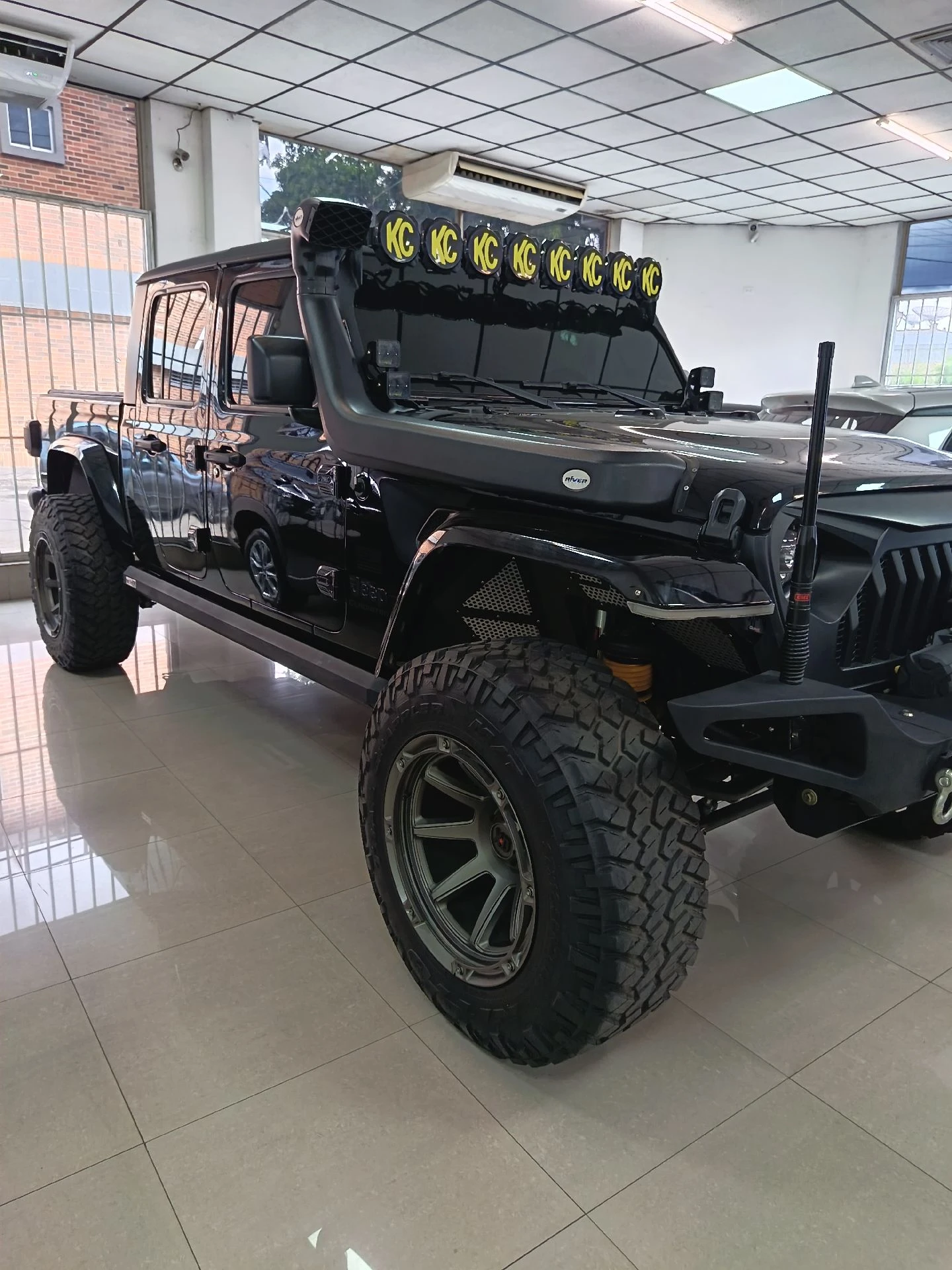 2021 Jeep Gladiator Pickup — foto 2