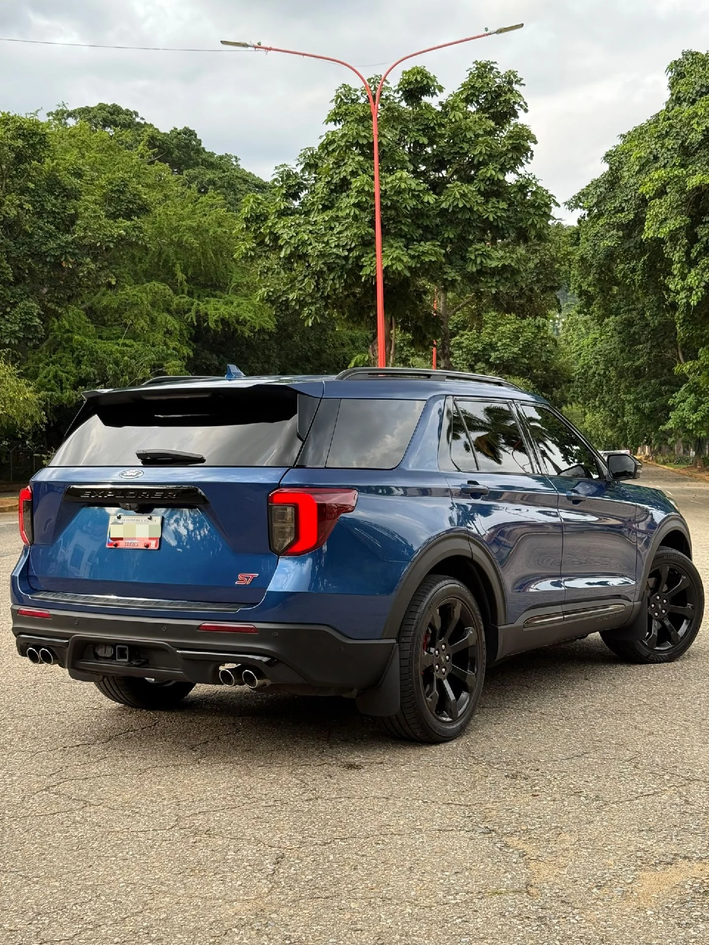 2020 Ford Explorer ST — foto 3
