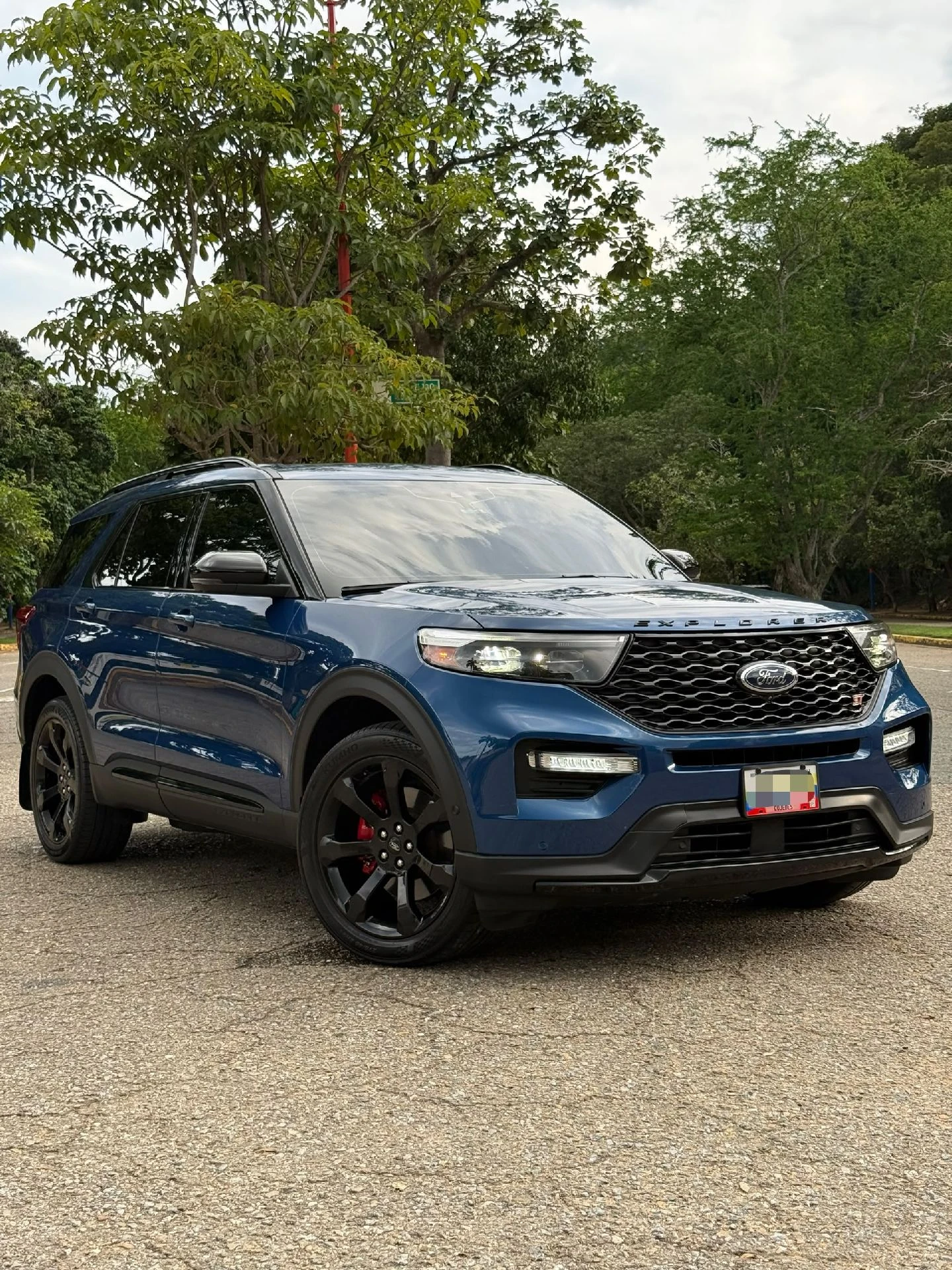 2020 Ford Explorer ST — foto 2