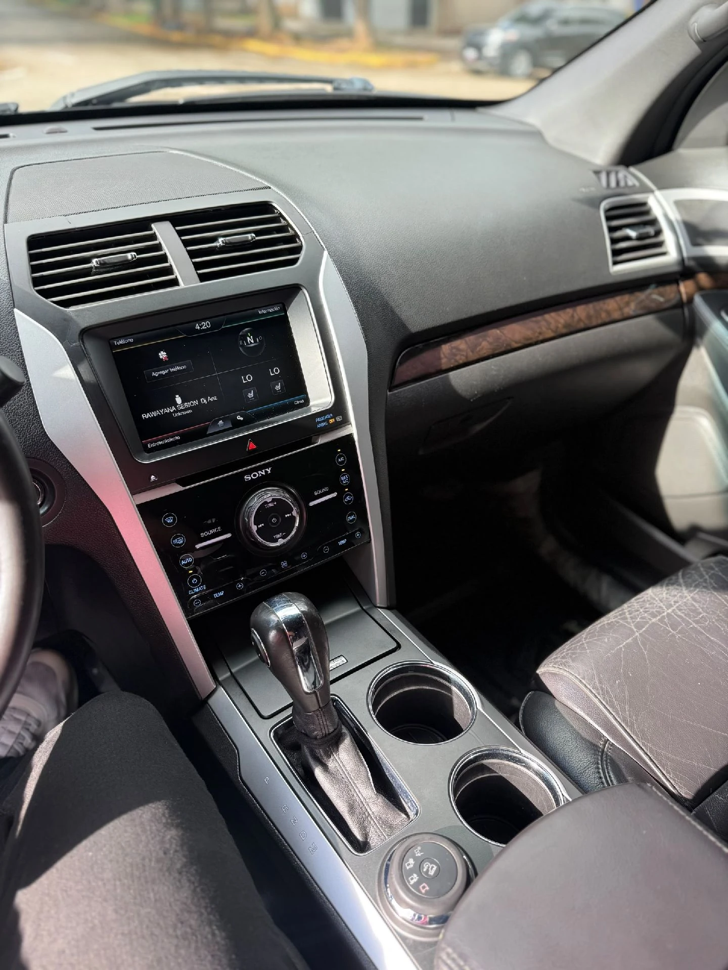 2012 Ford Explorer Limited — foto 10