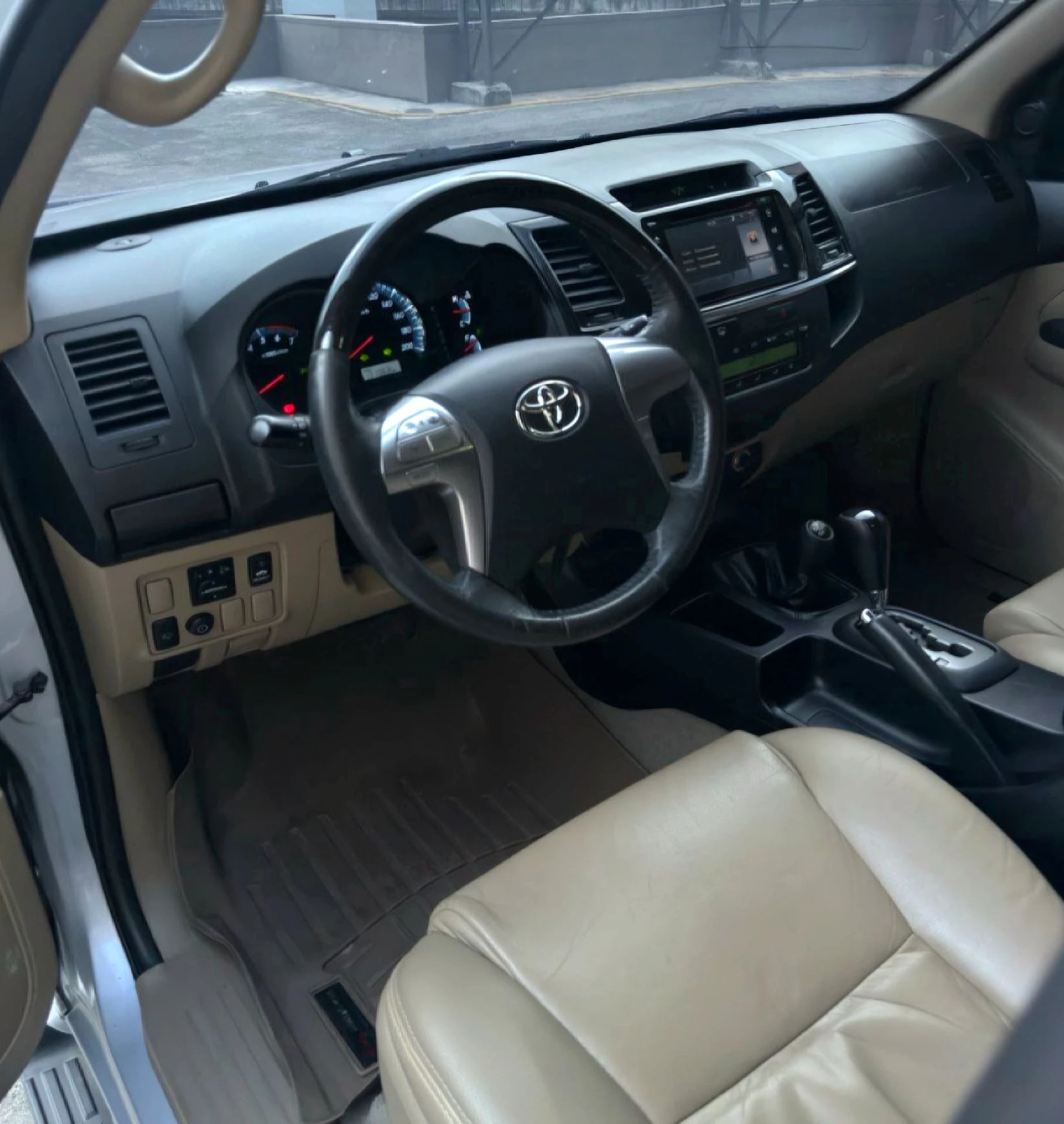2018 Toyota Fortuner SR — foto 12