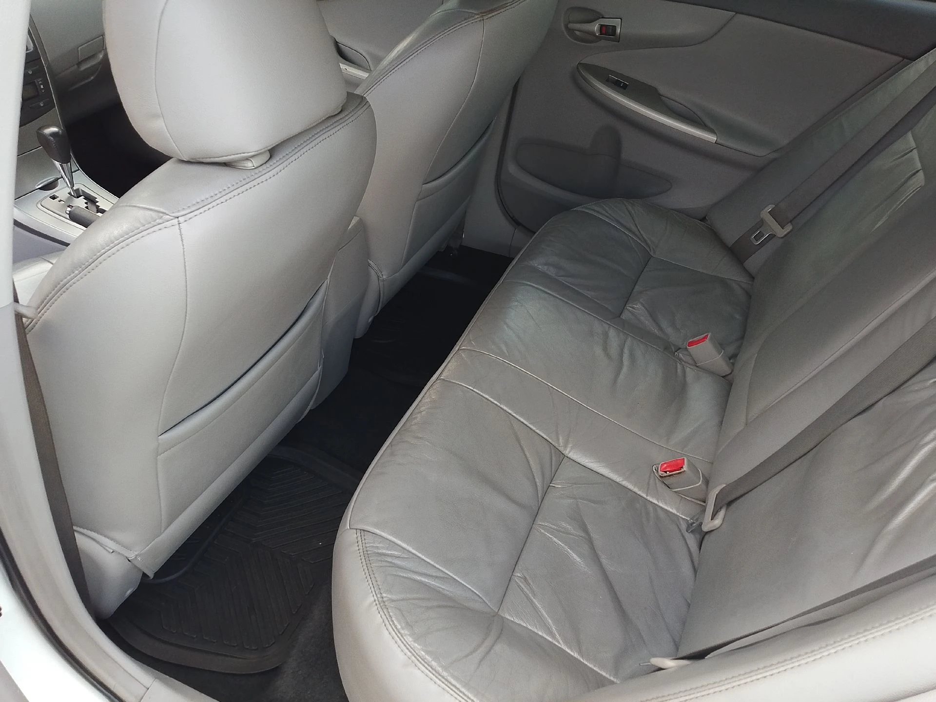2010 Toyota Corolla Gli — foto 9