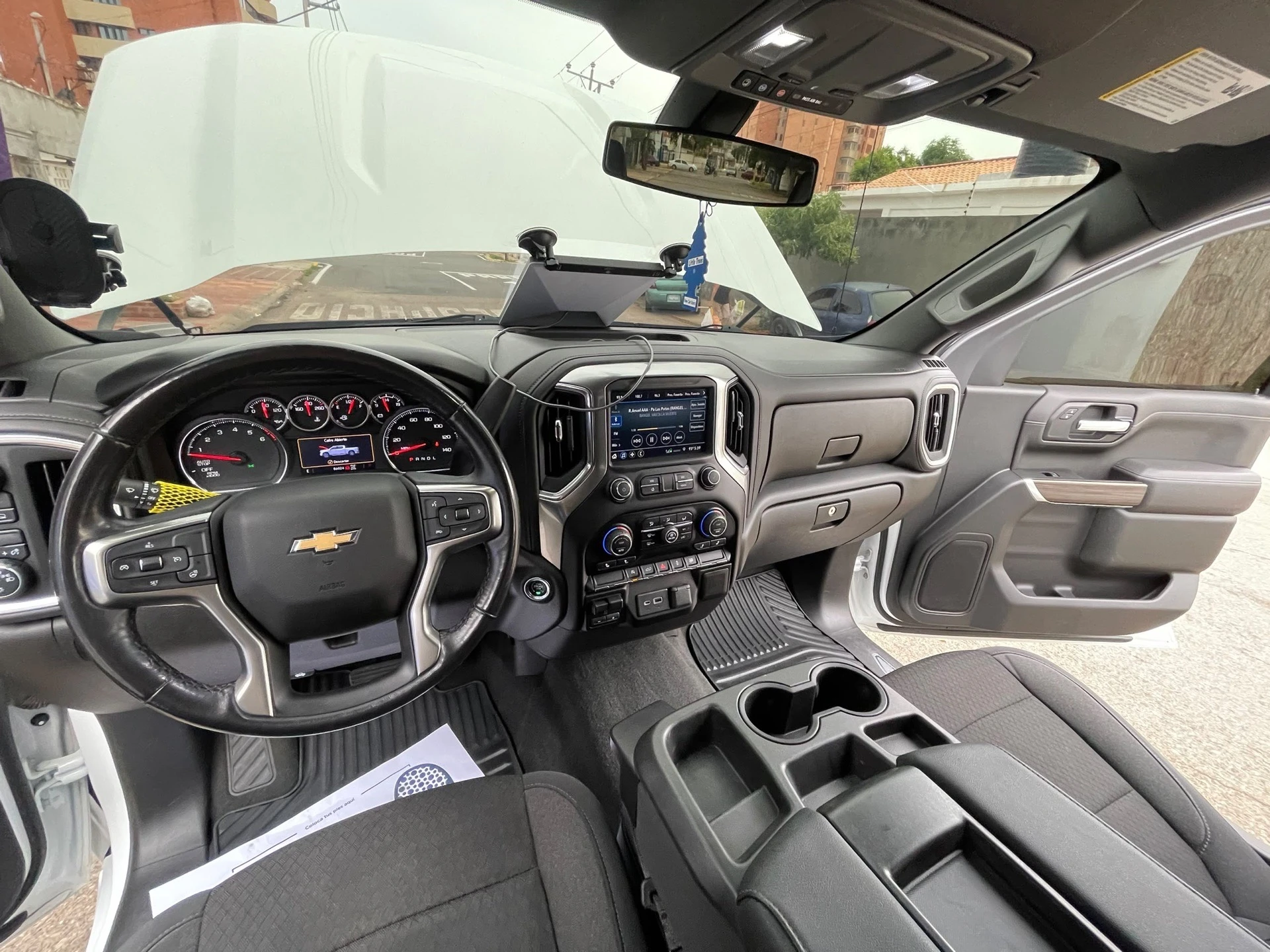 2022 Chevrolet Silverado Doble cabina 4*4 Motor 5.3 — foto 9