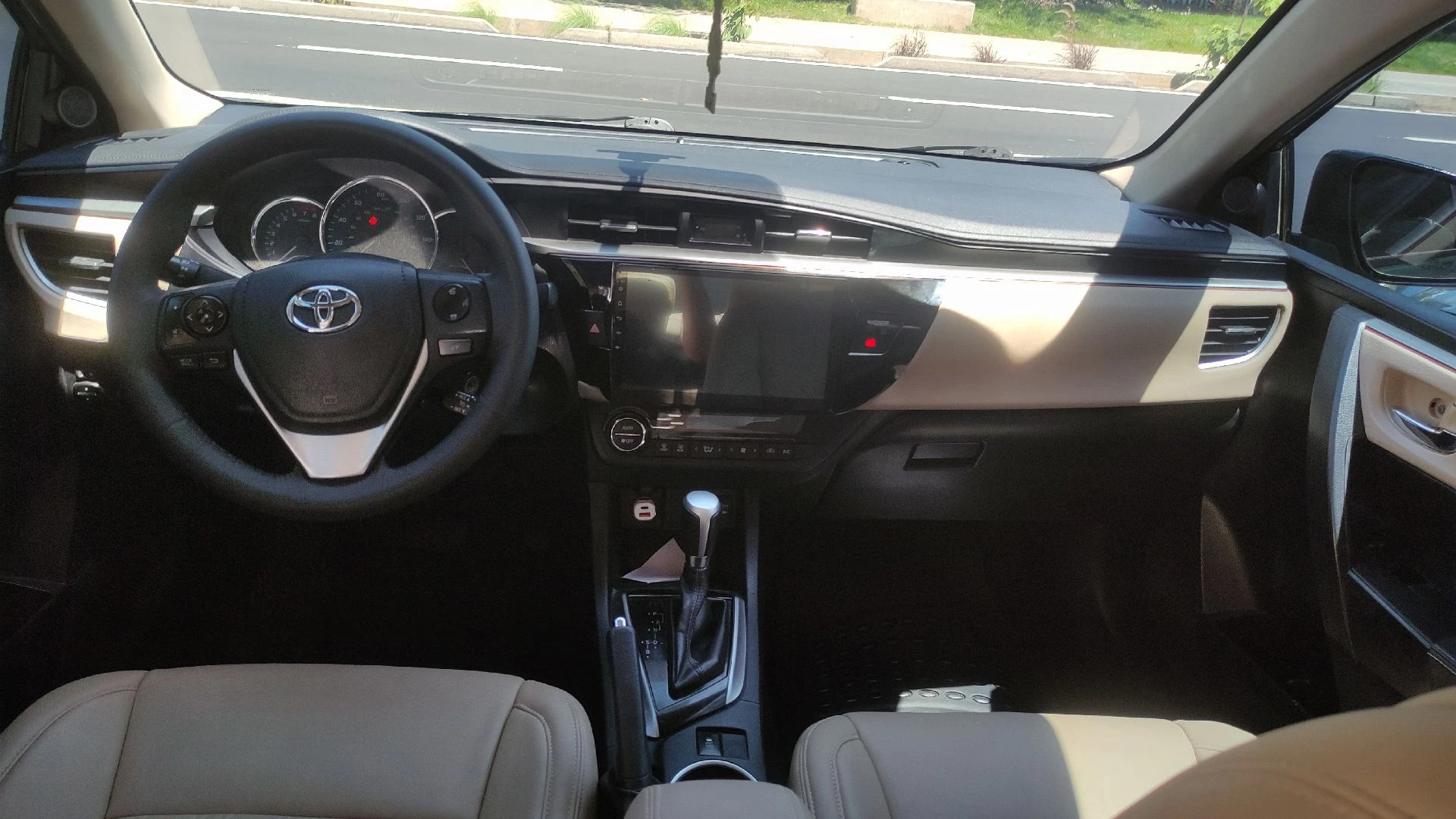 2016 Toyota Corolla LE Americano — foto 11