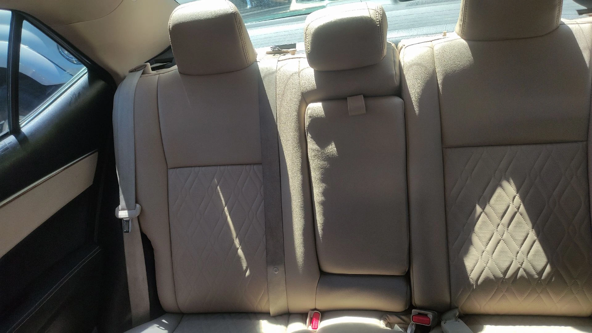 2016 Toyota Corolla LE Americano — foto 10