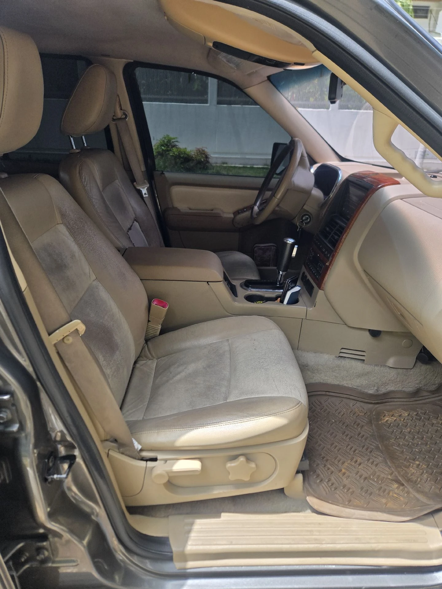 2010 Ford Explorer Eddi bauer — foto 8