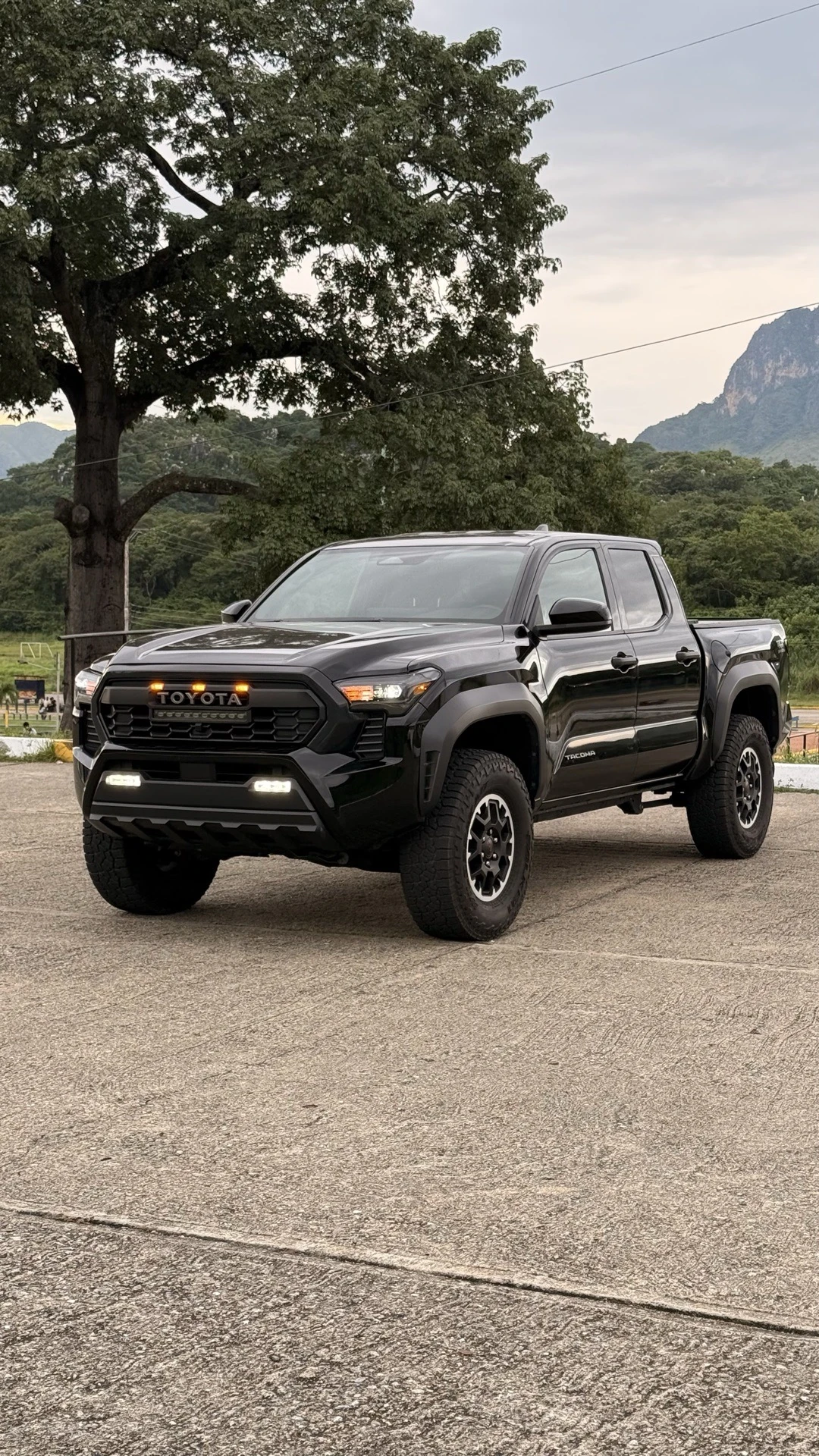 2025 Toyota Tacoma TRD OFF ROAD 4x4 — foto 2