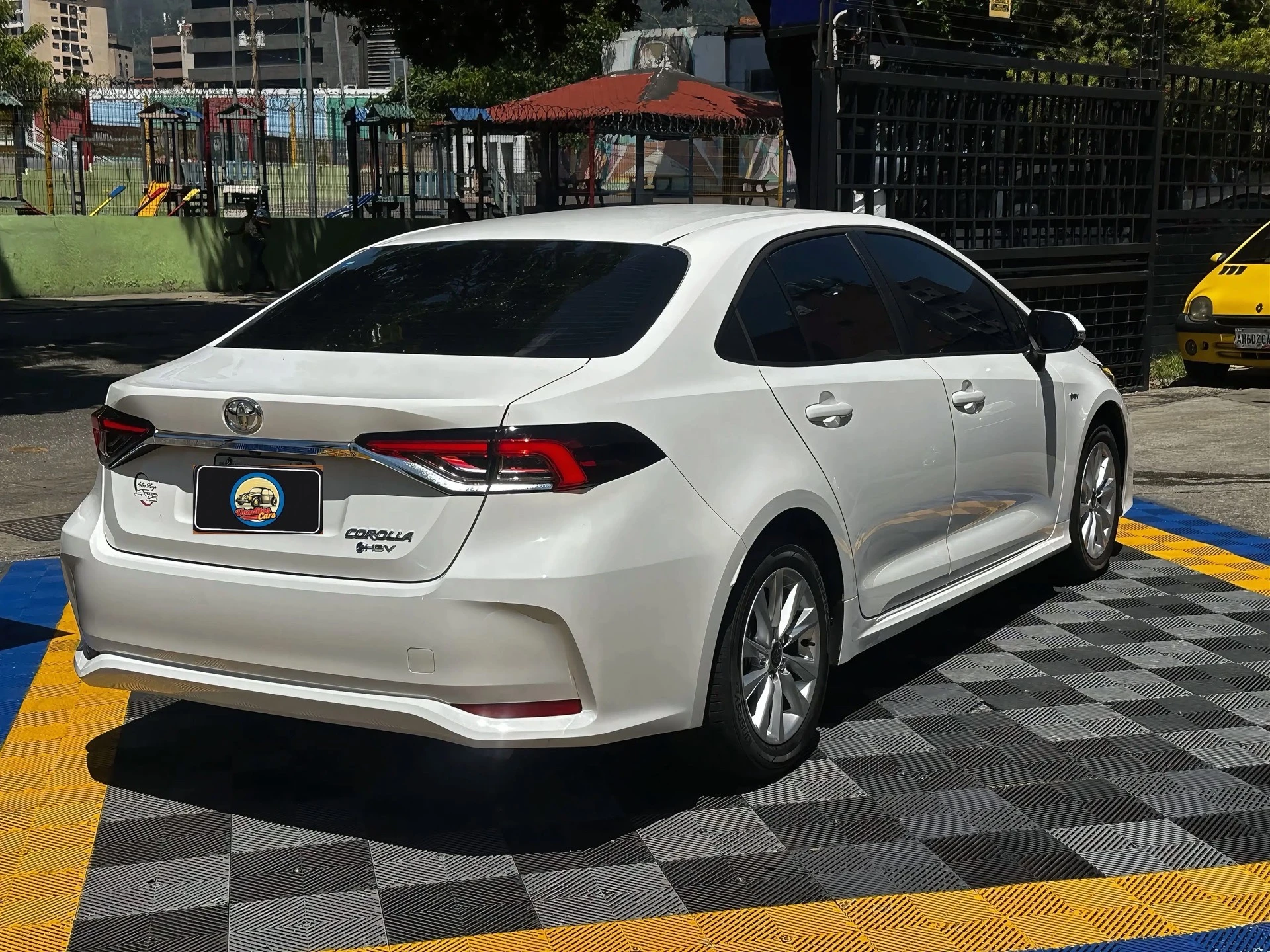 2025 Toyota Corolla HEV — foto 2