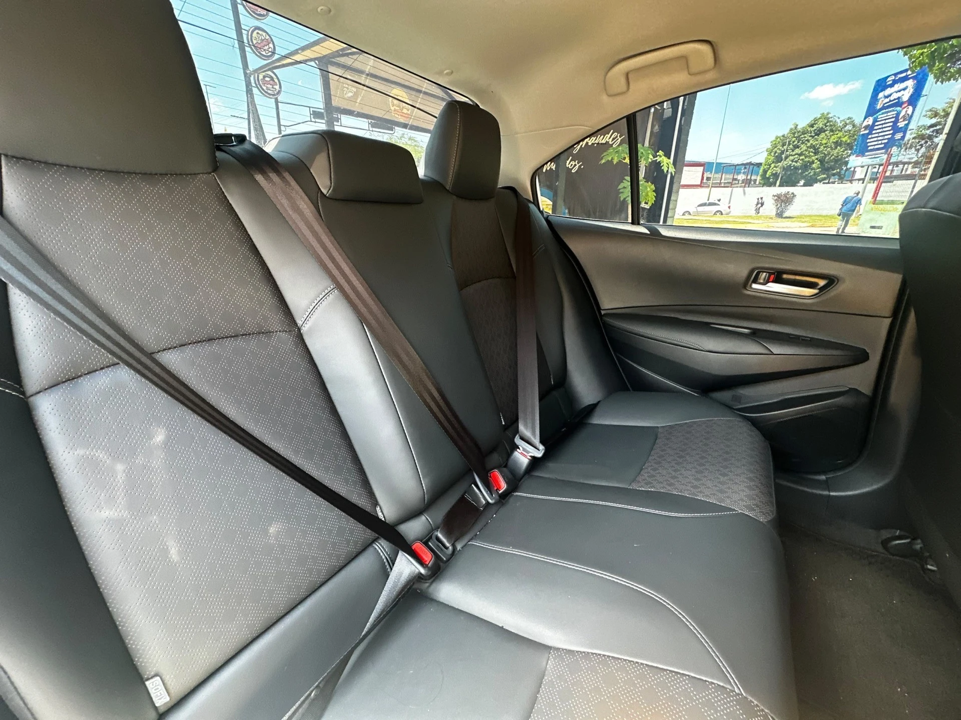 2025 Toyota Corolla HEV — foto 4
