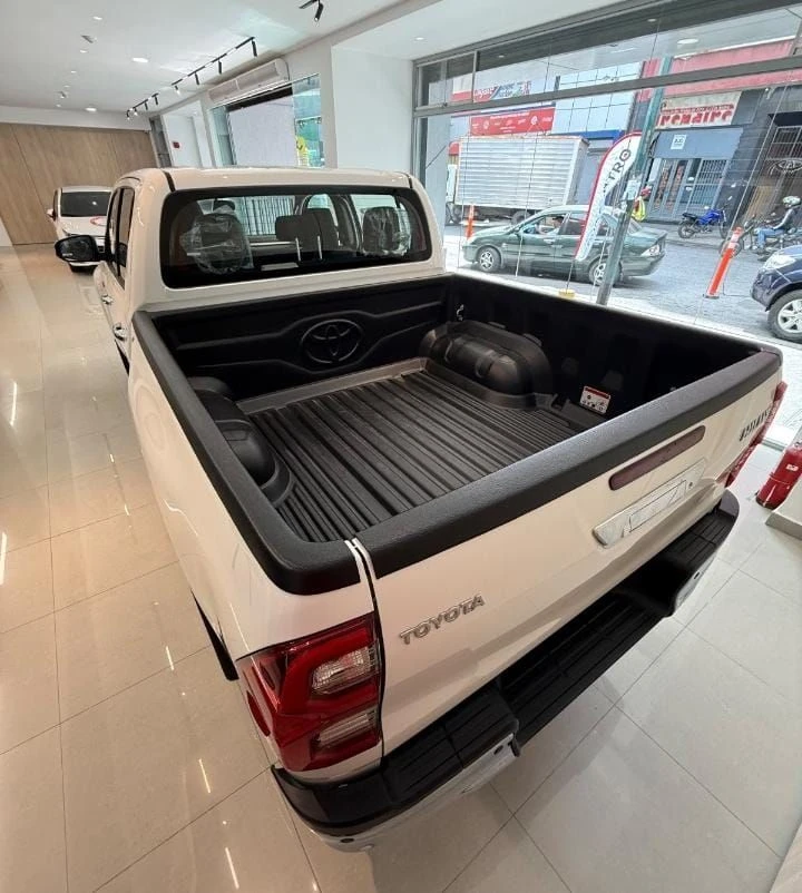 2027 Toyota Hilux — foto 3