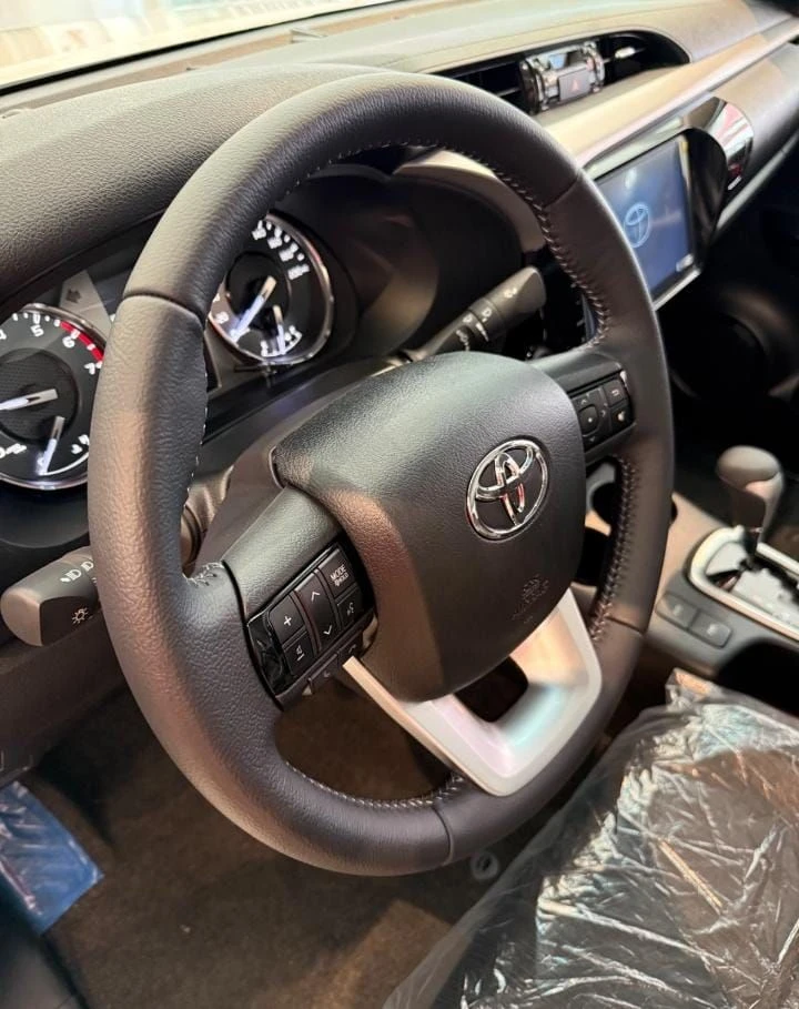 2027 Toyota Hilux — foto 4
