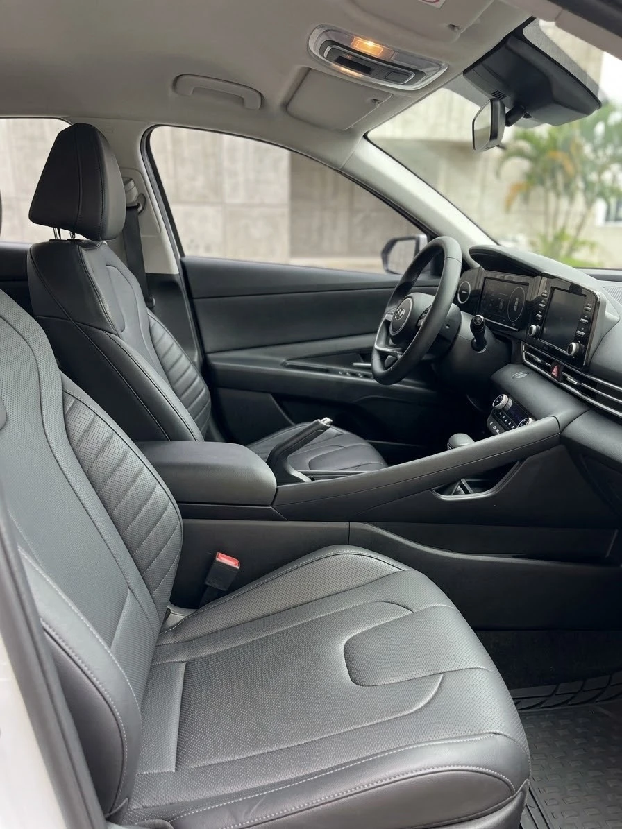 2025 Hyundai Elantra GT — foto 2