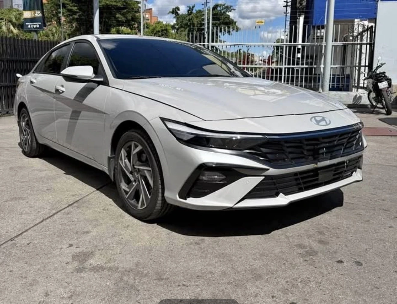 2025 Hyundai Elantra GT — foto 3