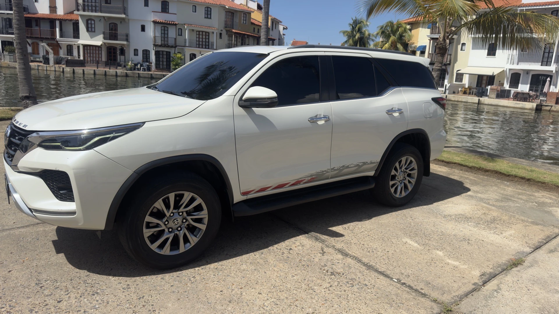 2022 Toyota Fortuner Sr5 — foto 4