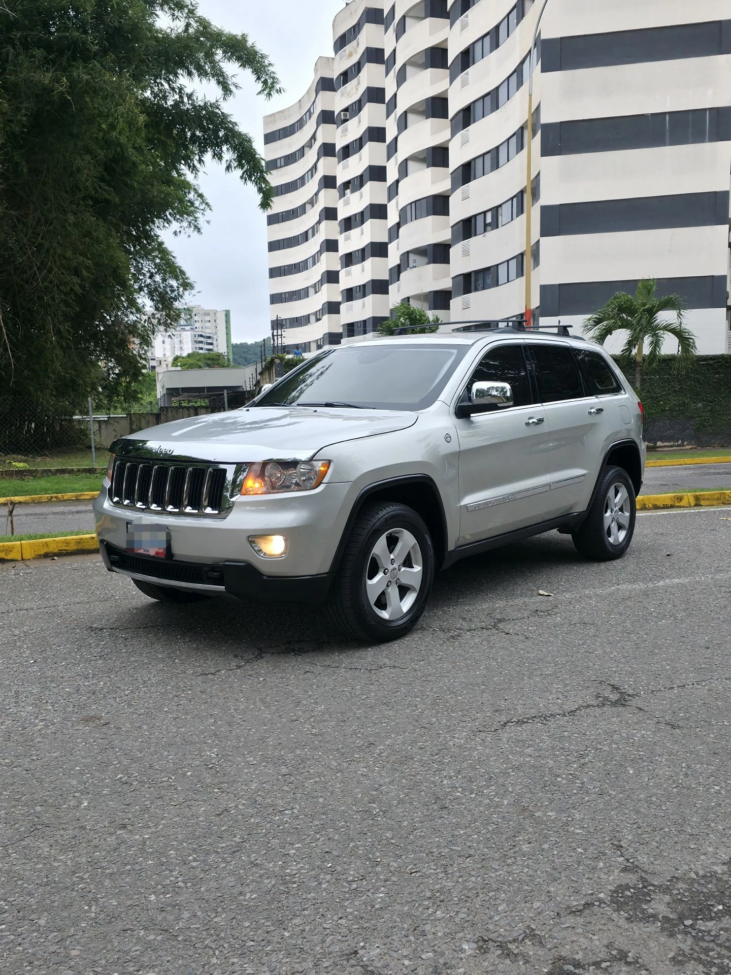 2013 Jeep Grand Cherokee LIMITED — foto 2