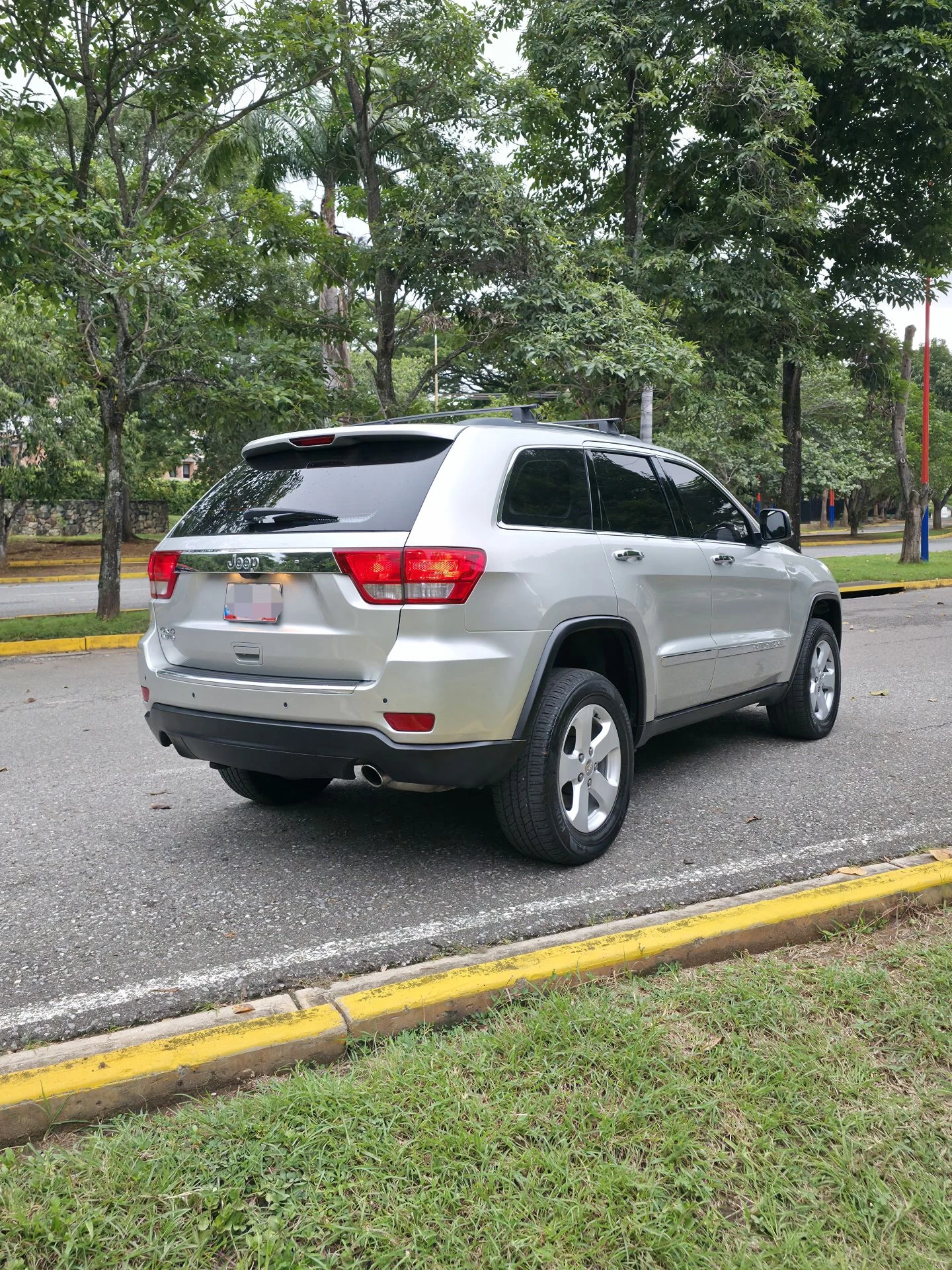 2013 Jeep Grand Cherokee LIMITED — foto 3