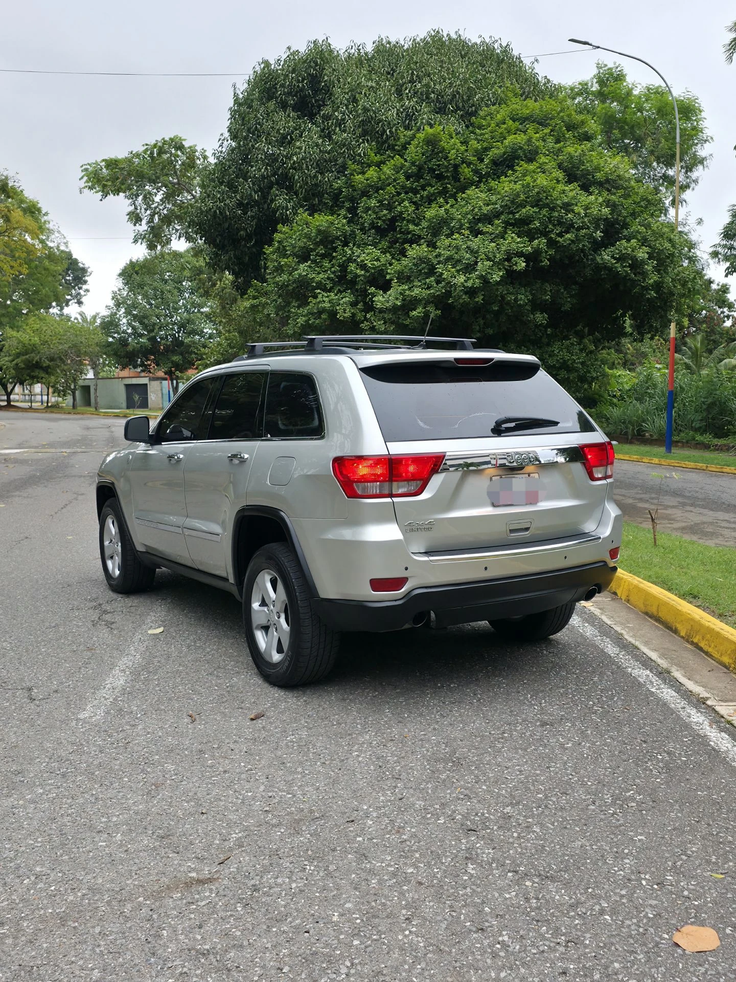 2013 Jeep Grand Cherokee LIMITED — foto 4