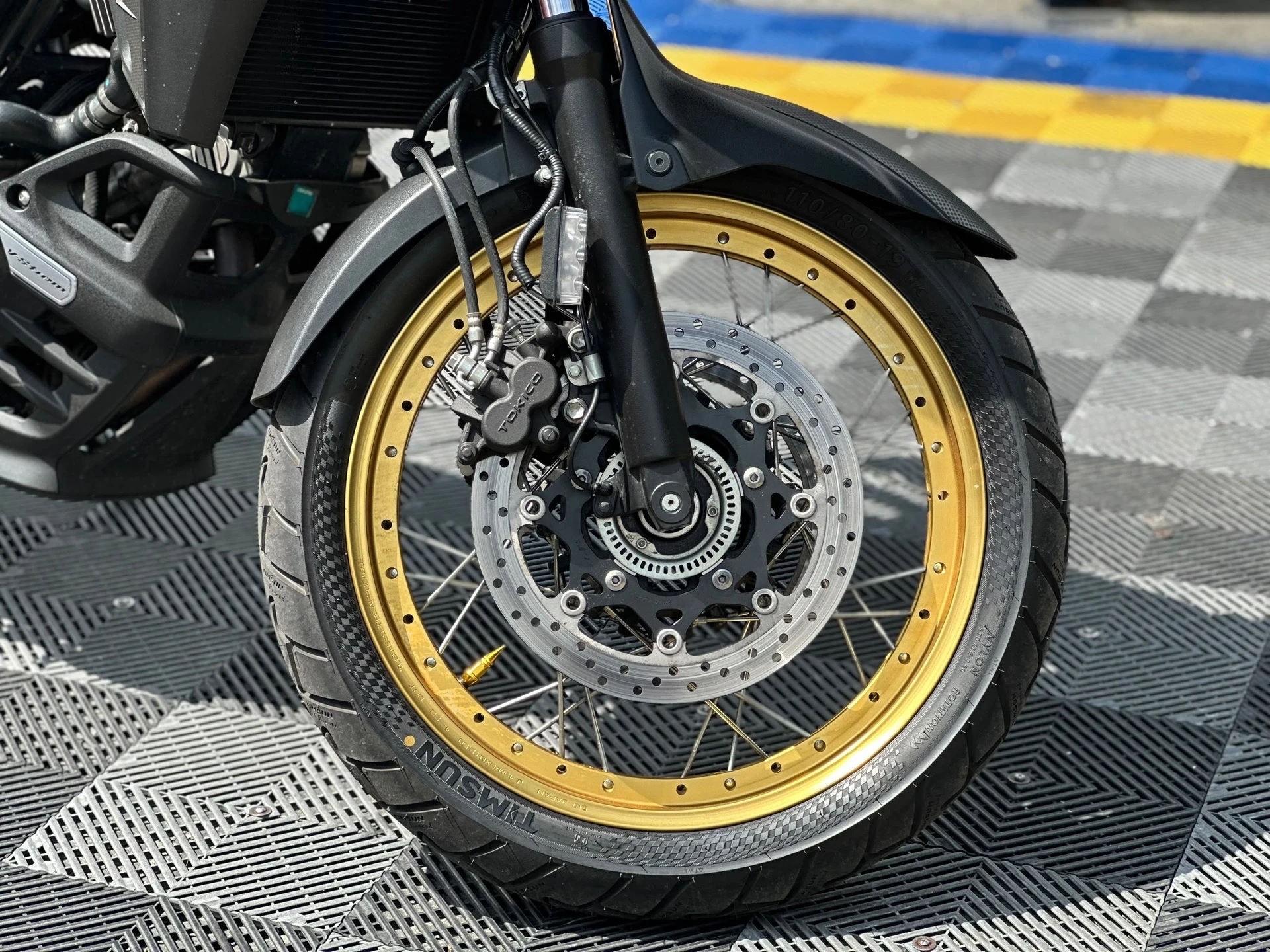 2024 Suzuki V-Strom 650 — foto 3