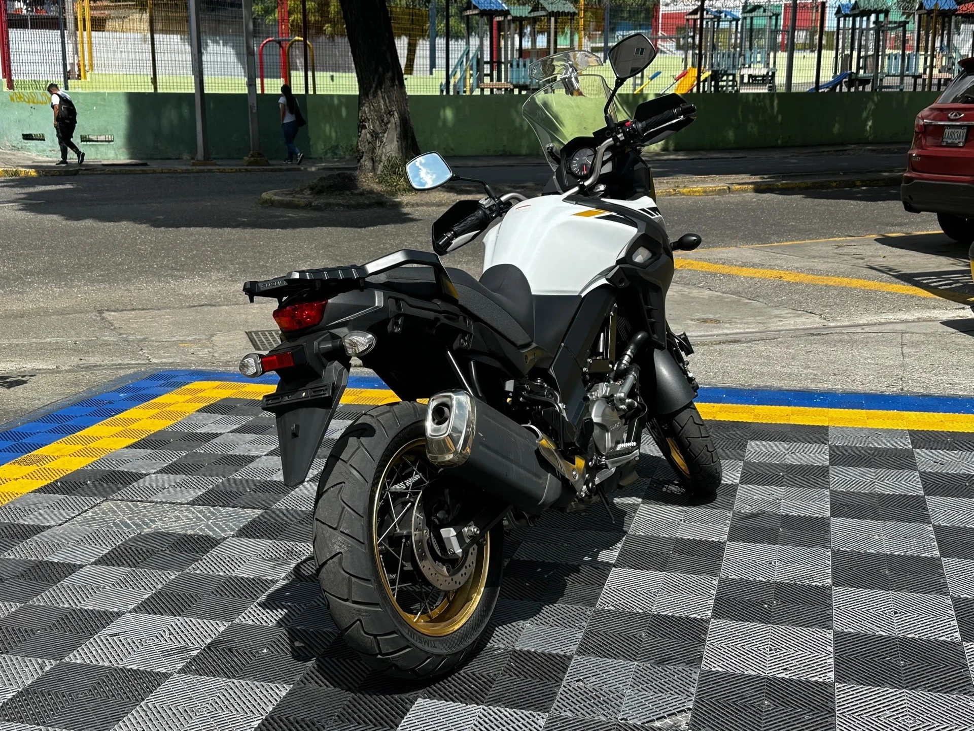 2024 Suzuki V-Strom 650 — foto 7