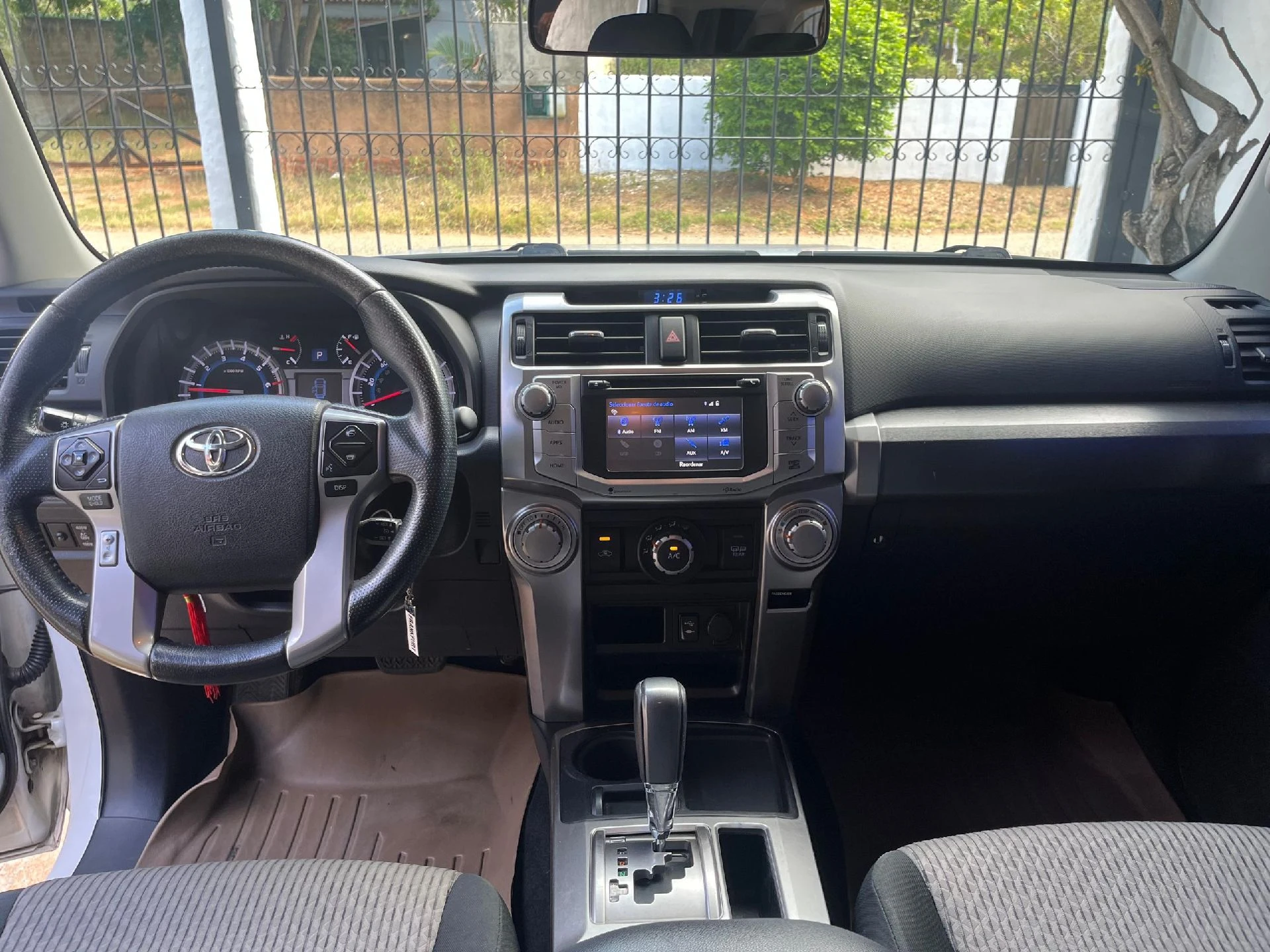 2015 Toyota 4Runner SR5 — foto 11
