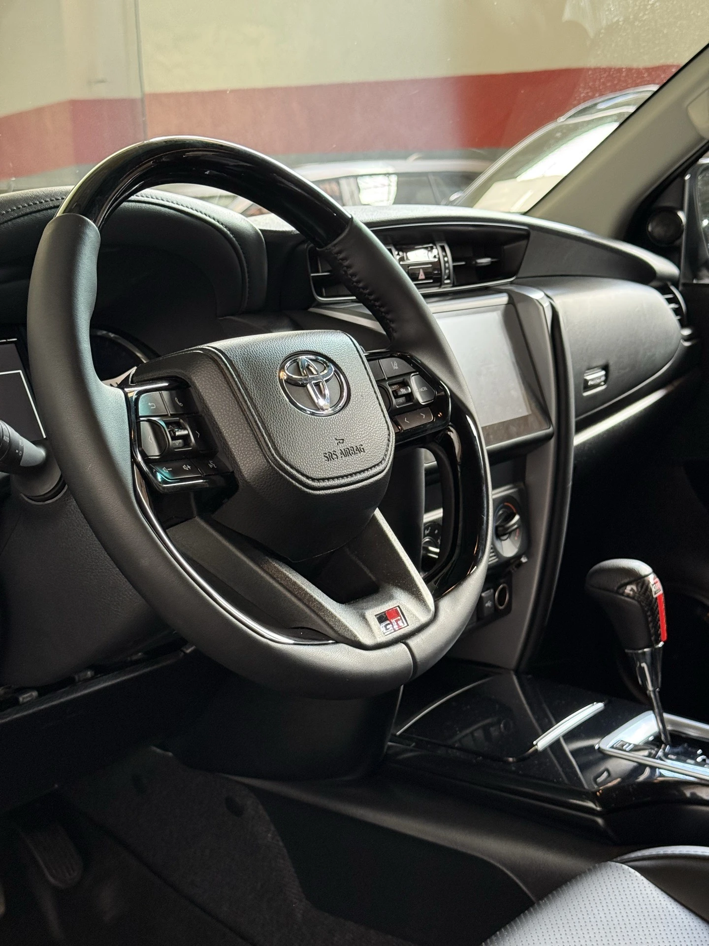 2026 Toyota Fortuner Gr — foto 4
