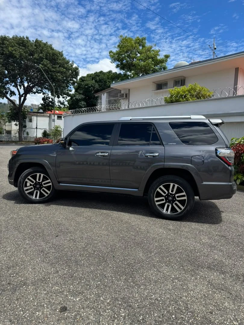 2020 Toyota 4Runner Limited — photo 6