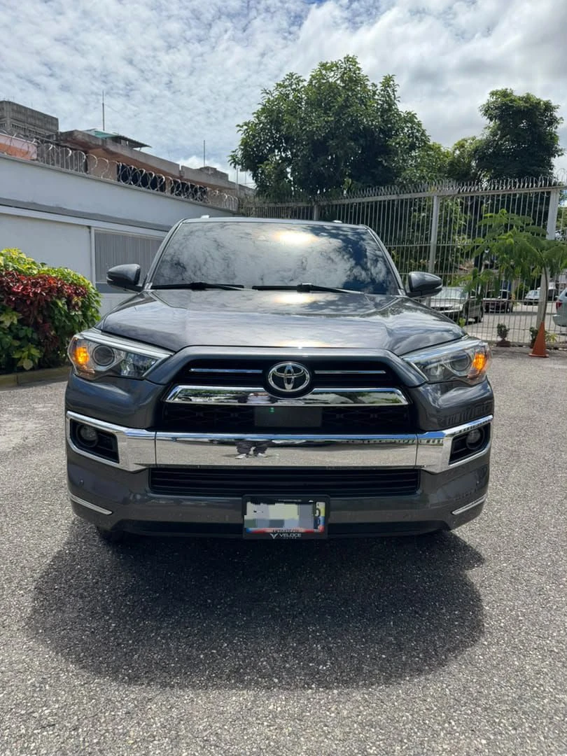 2020 Toyota 4Runner Limited — photo 2